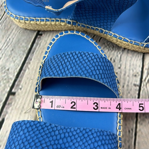 COLE HAAN PINCH MAINE CLASSIC Blue Embossed Leather Sling Back Sandals (Narrow) - Picture 9 of 17